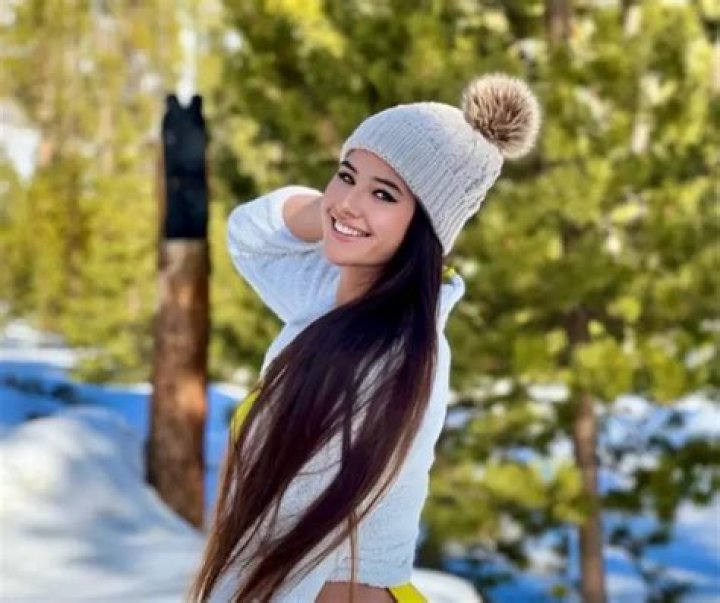 Age, Bio, Height, Parents, Nationality, Net worth & Wiki