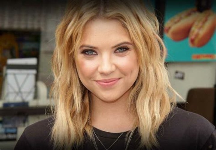 Ashley Benson – Celebsgraphy