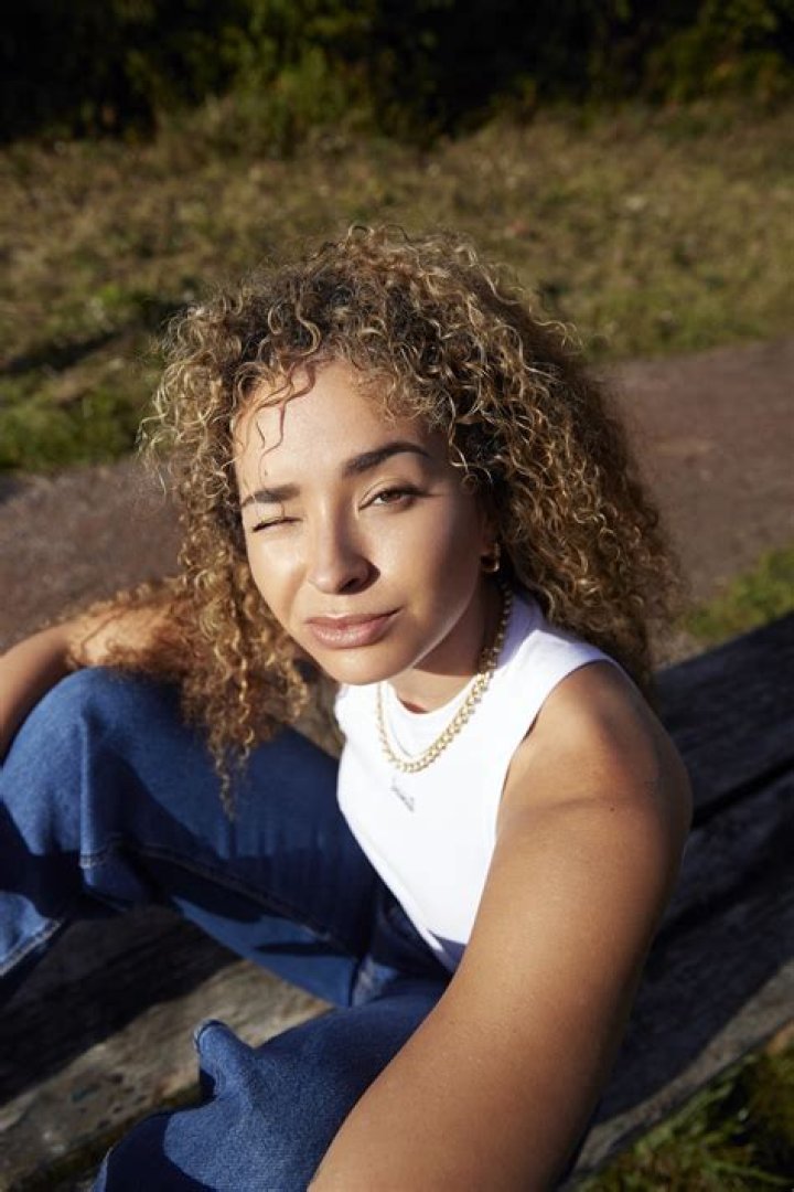 Ella Eyre