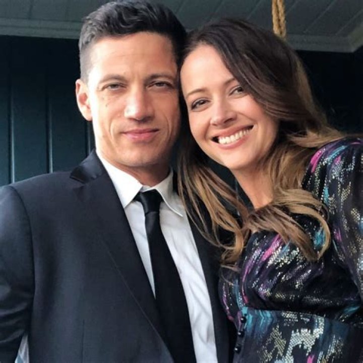 How tall is Amy Acker