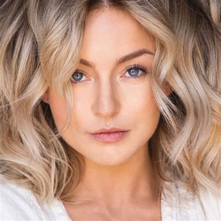 How tall is Angelique Boyer