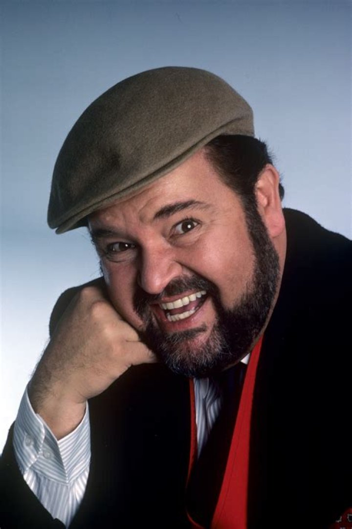How tall is Dom DeLuise