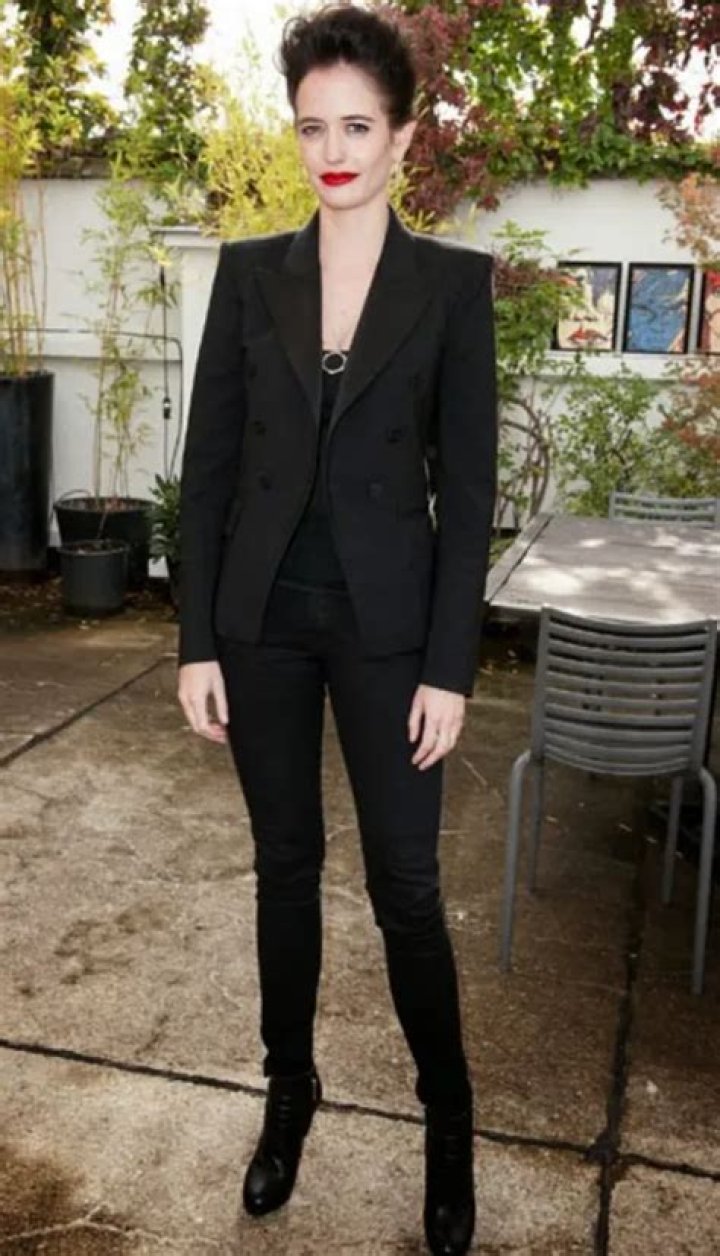 How tall is Eva Green
