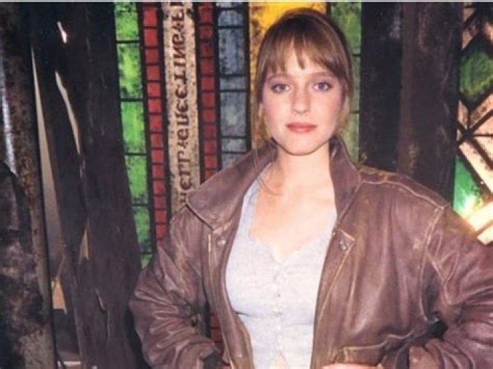 How tall is Lisa Wilcox