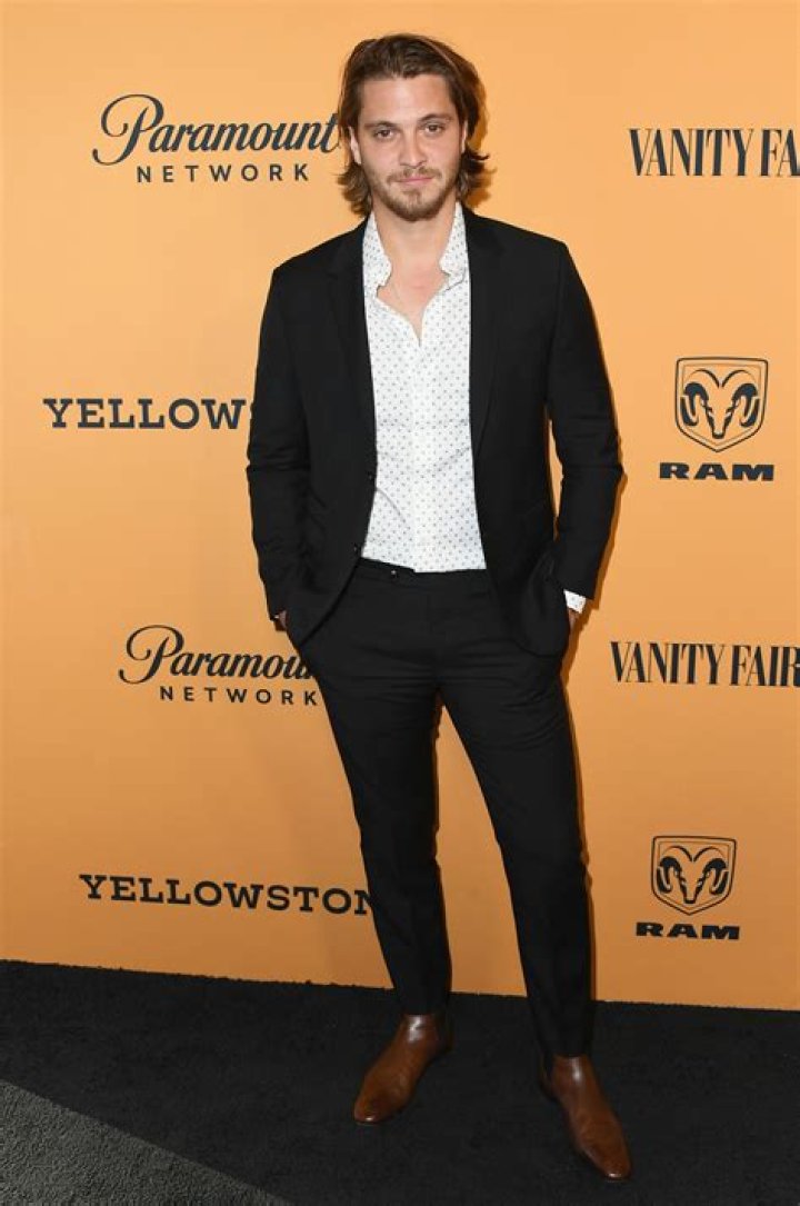 How tall is Luke Grimes