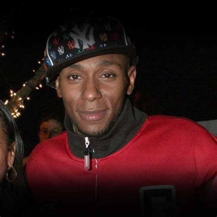 How tall is Mos Def