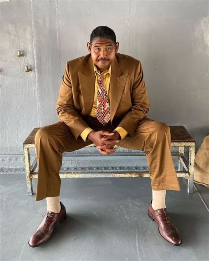 How tall is Omar Benson Miller