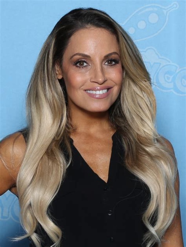 How tall is Trish Stratus