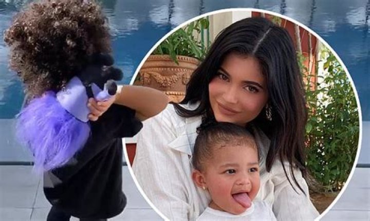 Kylie Jenner Claps Back at Troll Who Thinks Stormi, 2, Is ‘Wearing Makeup’