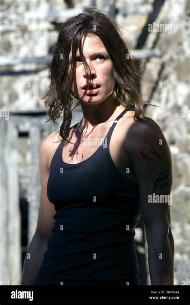 Rhona Mitra – Celebsgraphy