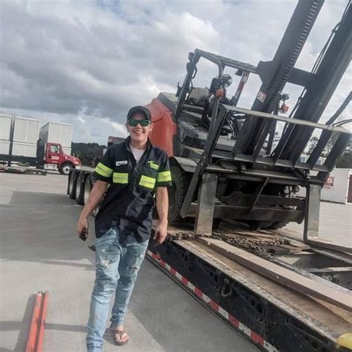 Tow Truck Jess – Celebsgraphy
